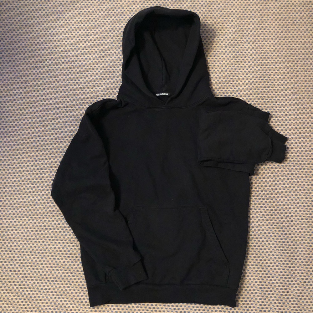 PLAIN BLACK TALENTLESS HOODIE